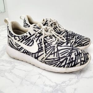 Nike Black and White Athletic Shoes